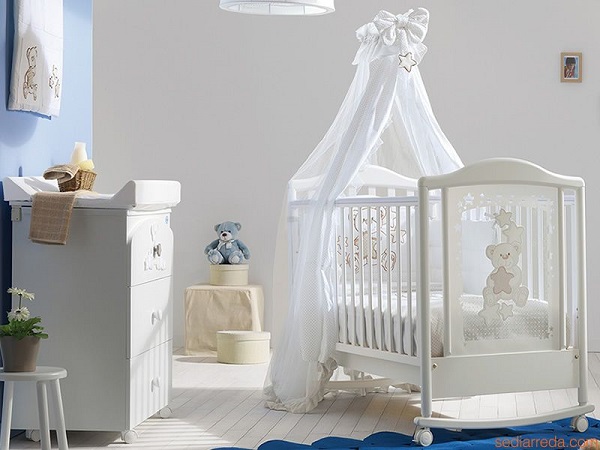 lit bébé pas cher avec moustiquaire et table