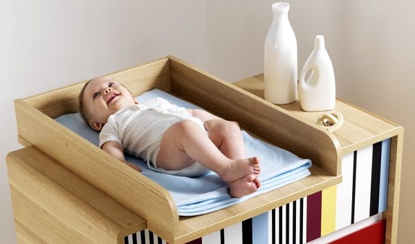 un bon lit bébé pas cher avec table à langer